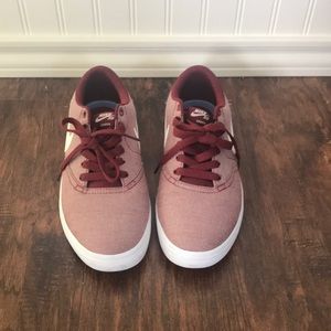 Nike SB Check Solarsoft in red